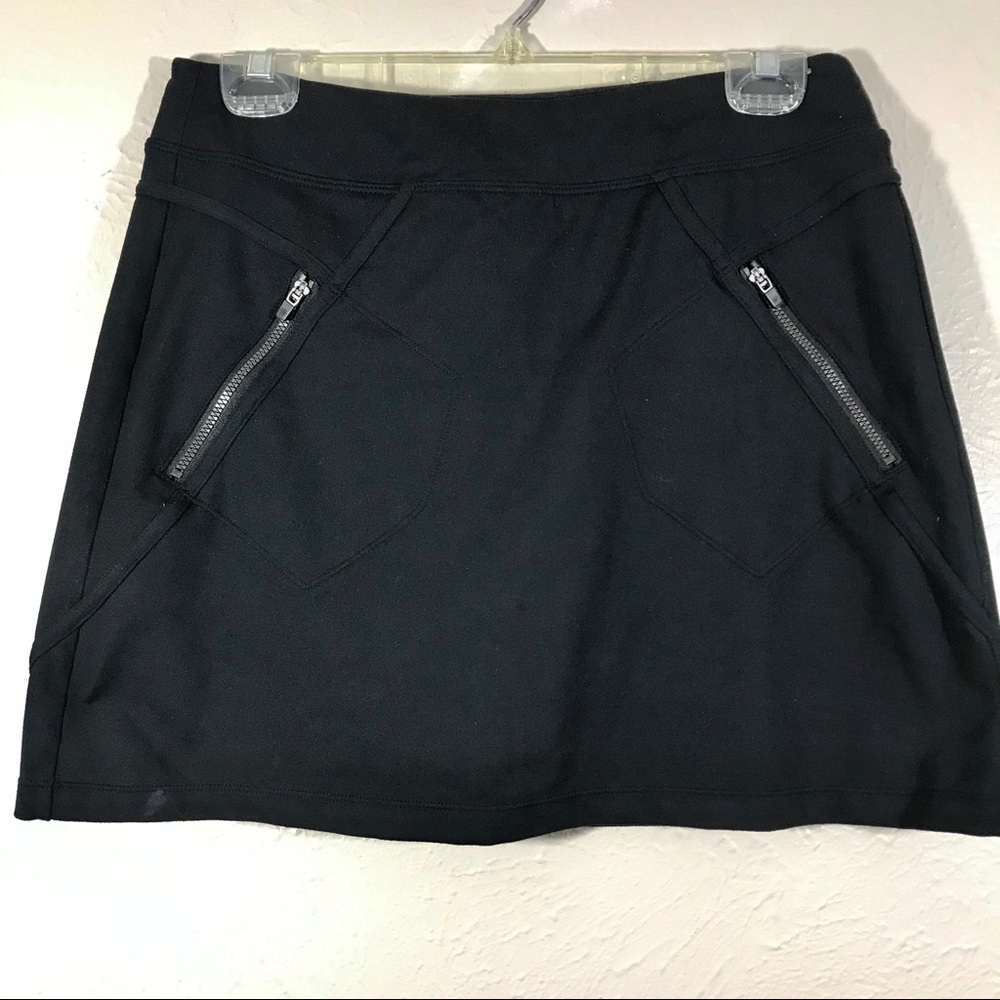 Athleta  skirt zip pockets polyester/spandex Small